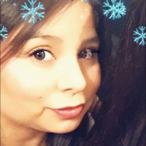 Meet your Posher, Elisa